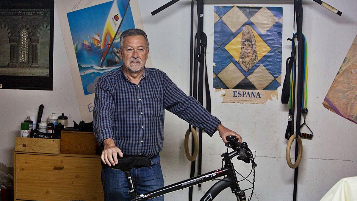 Joaquín Sánchez fue uno de los primeros médicos en contagiarse de coronavirus. Acabó ingresado 55 días, 15 de ellos en la UCI, bajo el cuidado de sus compañeros.