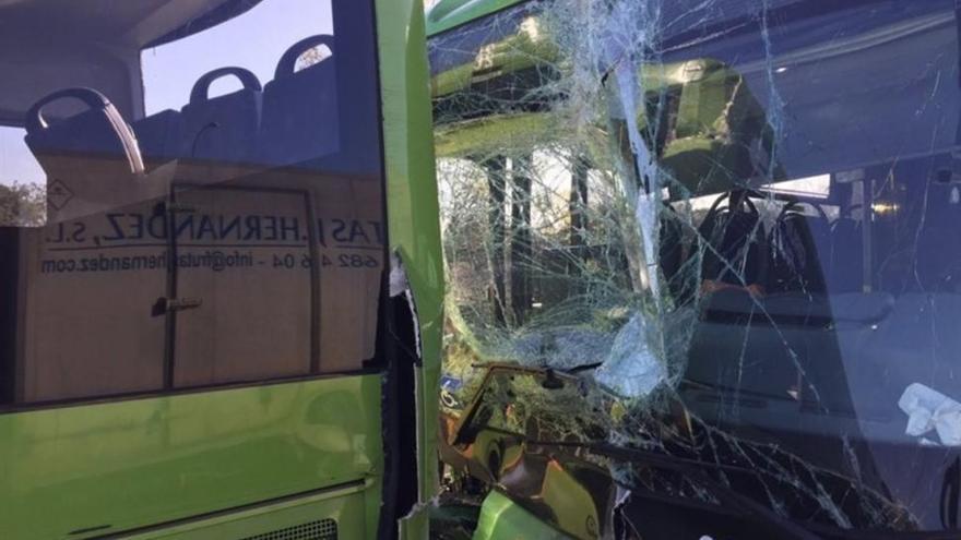 Un choque de dos autobuses deja 19 atendidos en plena A-6 de Madrid