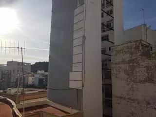 El temporal de viento deja situaciones de riesgo en Morvedre y un reguero de daños