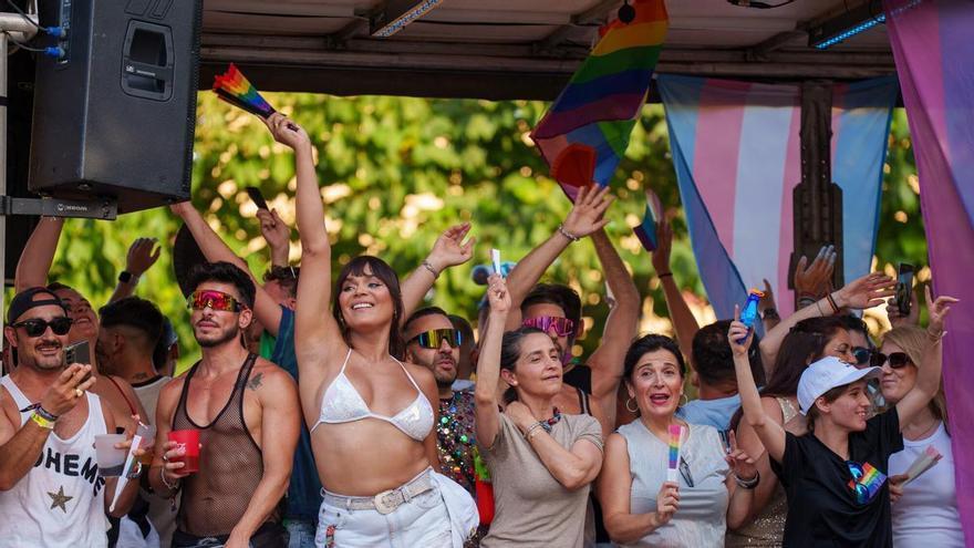 Miles de personas llenan Sevilla en la manifestación del Orgullo Andalucía 2026