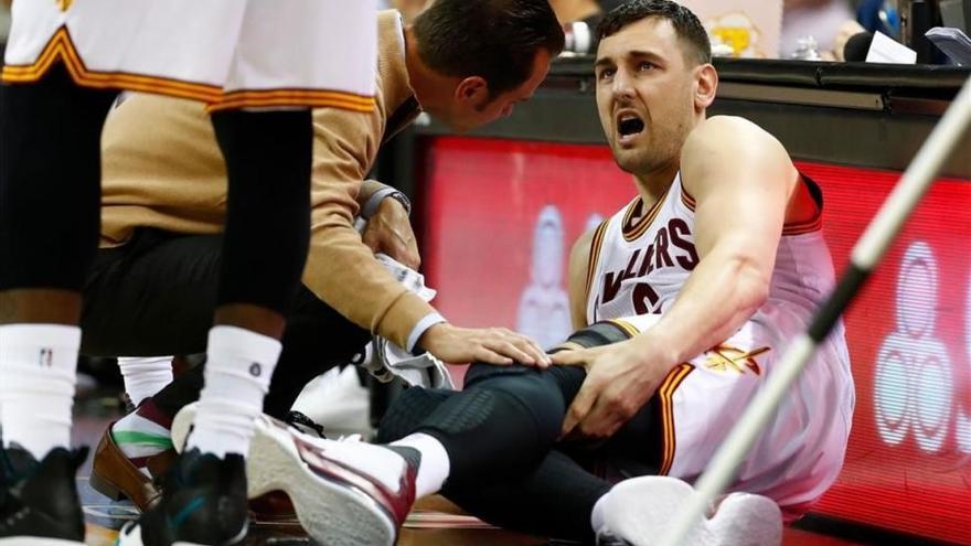 Impactantes imágenes que duelen solo de ver, Bogut se rompe la tibia en la NBA