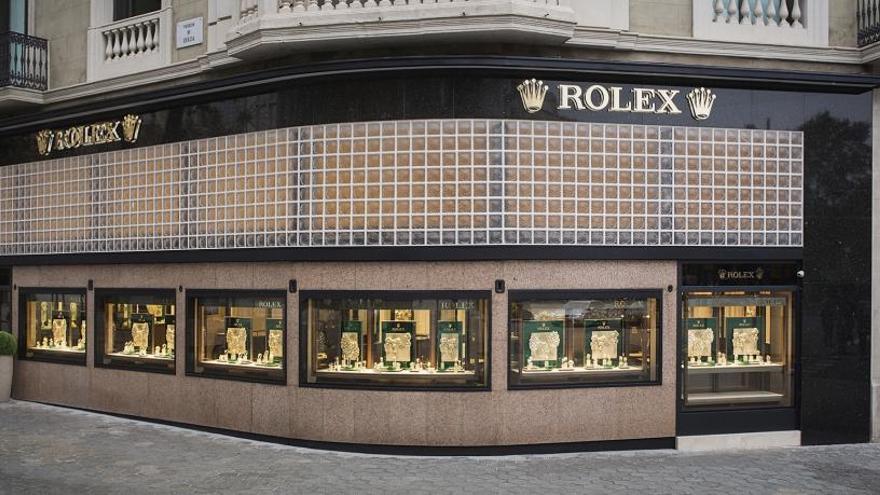 La façana del nou establiment de Rolex i Tous.