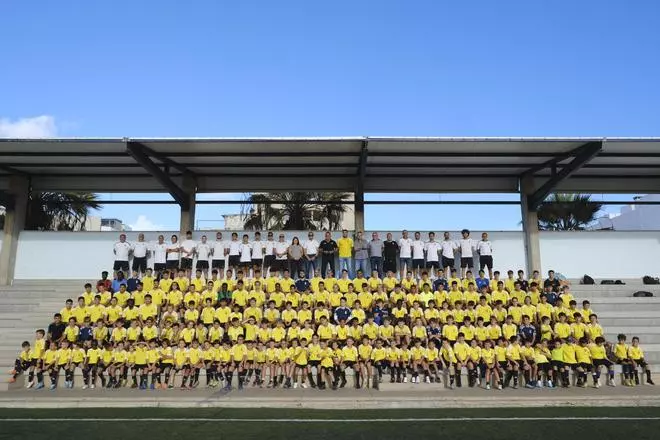 Presentación de la cadena de fútbol del Real Club Victoria.