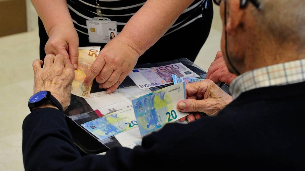 Vídeo | El Banco de España en Badajoz desvela los secretos de fabricación y seguridad de los billetes