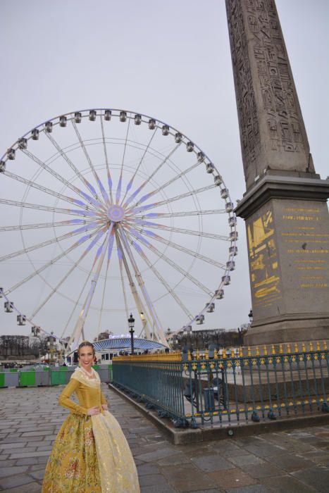 El viaje de la fallera mayor 2017, Raquel Alario, a París.