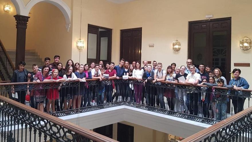 Profesores y alumnos en el Archivo Municipal de Málaga.