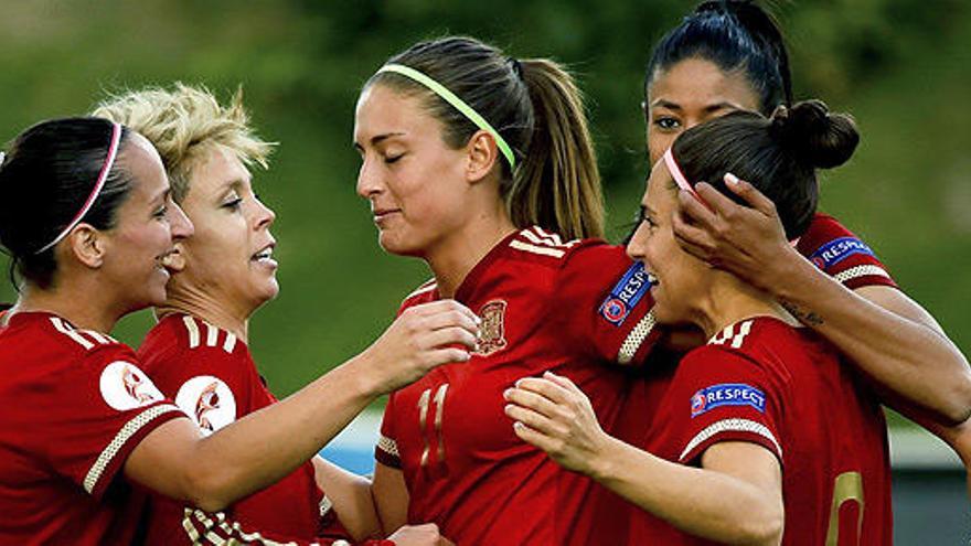 Las jugadoras españolas celebran uno de los goles.