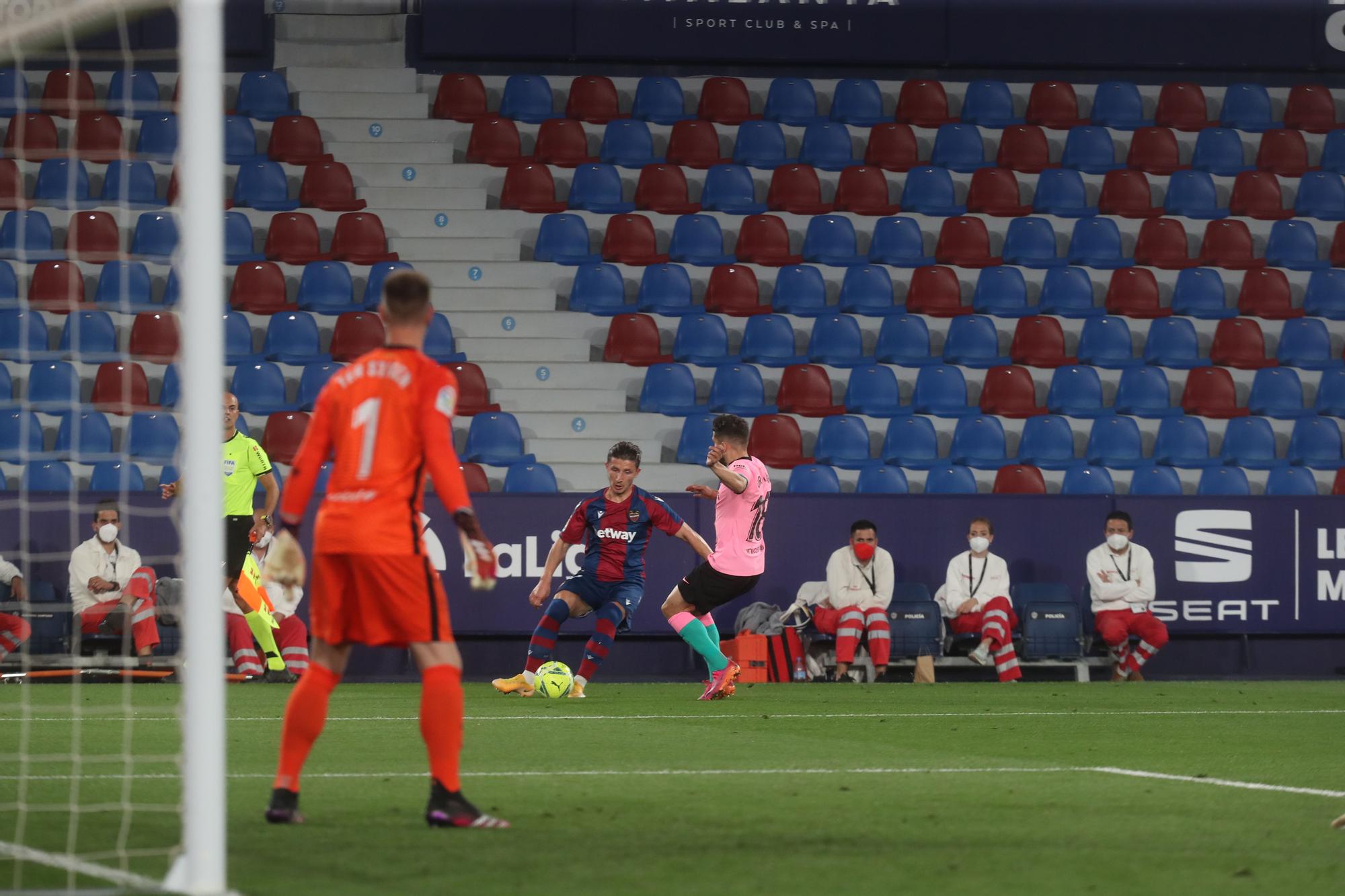 Las imágenes del empate entre el Levante y Barcelona en el Ciutat de València