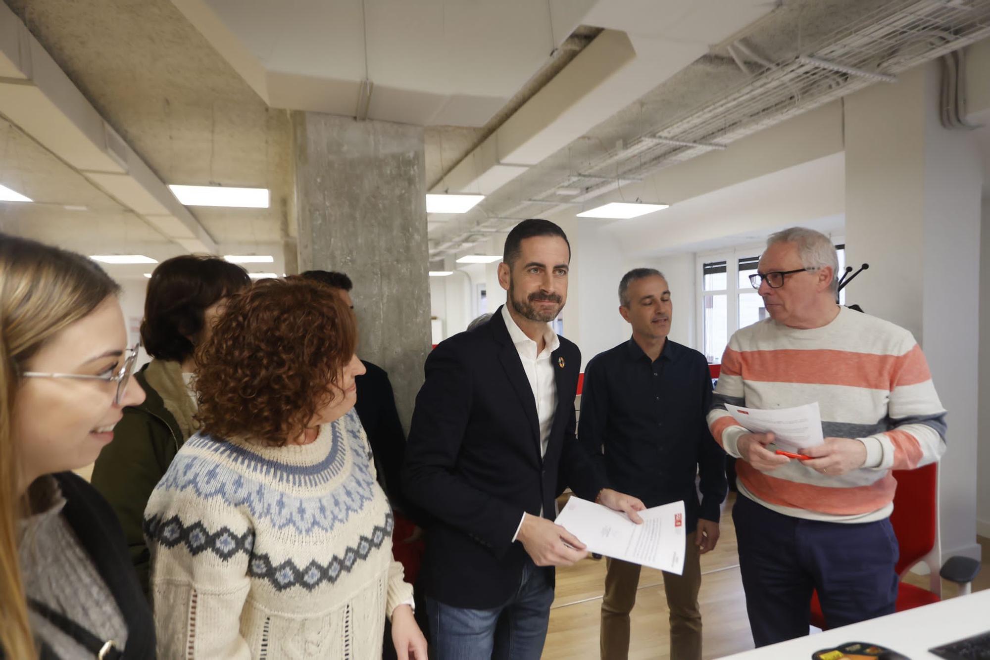 Bielsa presenta su candidatura de forma oficial en València