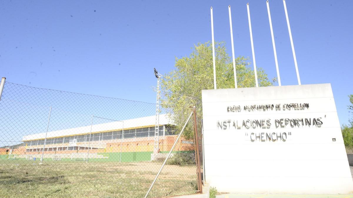 Zona de acceso a las instalaciones deportivas 'Chencho' de Castelló.