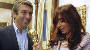 Darín y la presidenta Fernández comentan en Buenos Aires el Oscar recogido por el actor en el 2010.