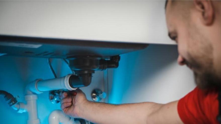 Cronoshare advierte: faltan fontaneros y electricistas en España