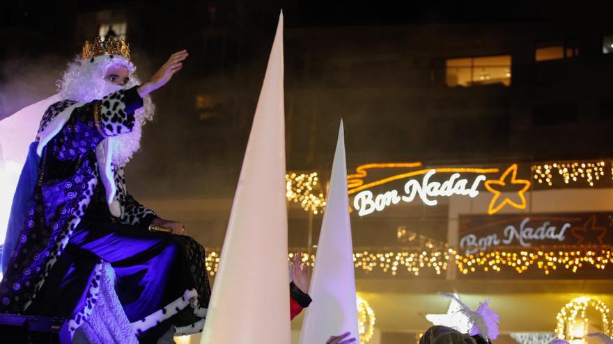 Un espectáculo de acrobacias para recibir a los Reyes Magos en Sant Antoni