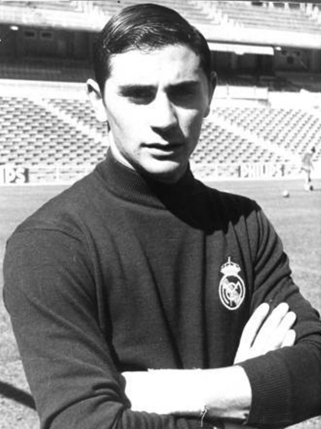 Miguel Ángel el día que firmó por el Madrid en 1968.