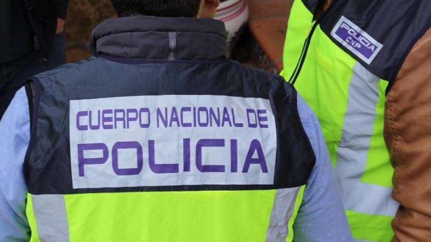 Intenta asfixiar a su mujer con una almohada en presencia de sus dos hijos menores