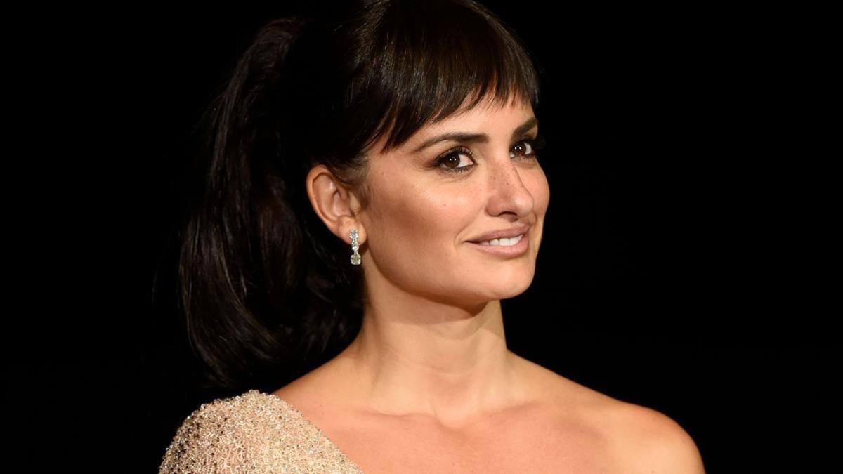 lmmarco40358623 spanish actress penelope cruz attends the screening of the f171006185607