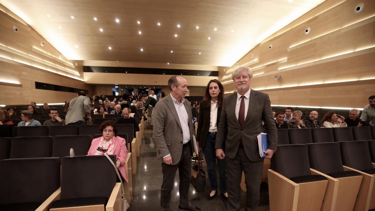 Responsables de la Consellería de Educación en la reunión con direcciones de centros de Secundaria de Pontevedra.