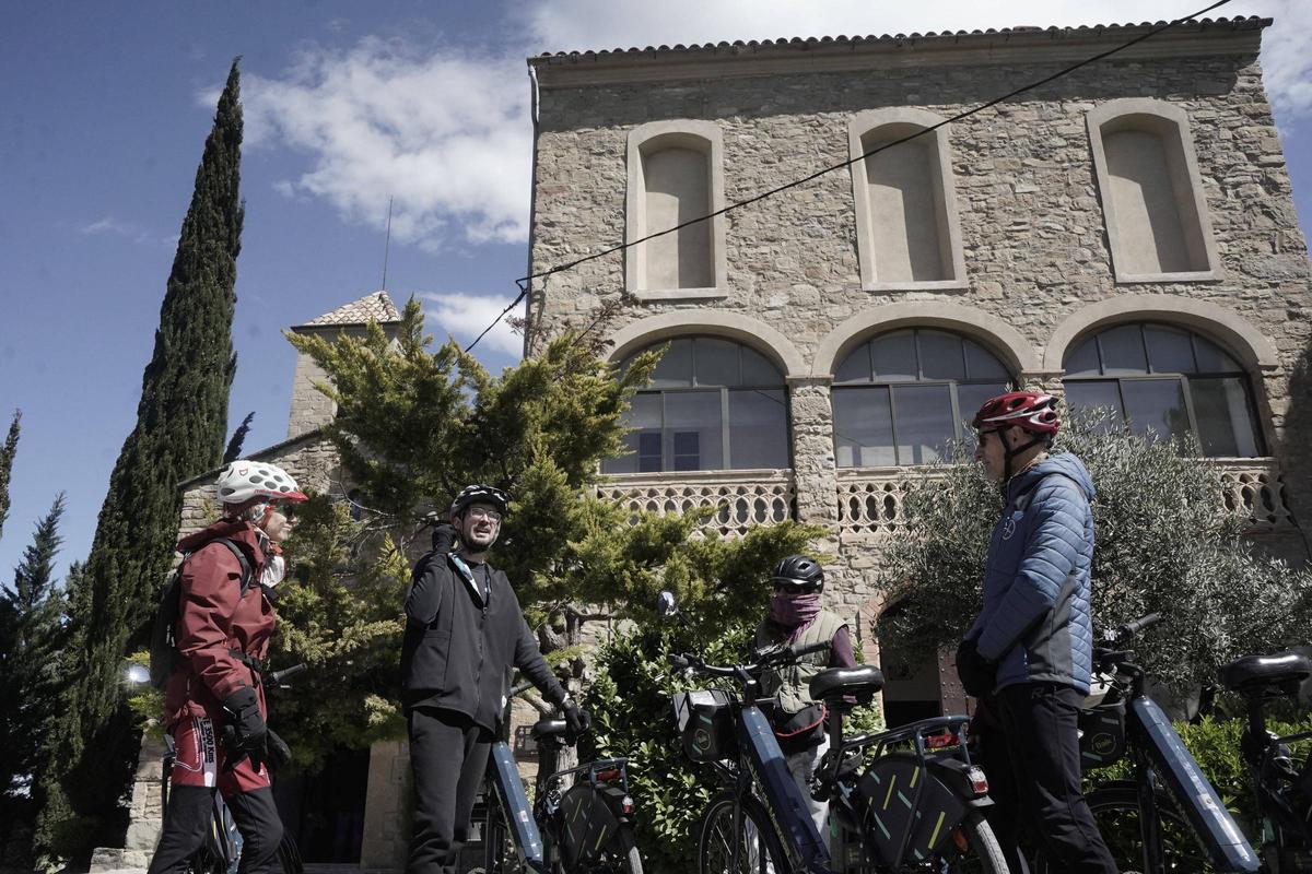 Els participants han fet parada al Santuari de la Salut de Viladordis