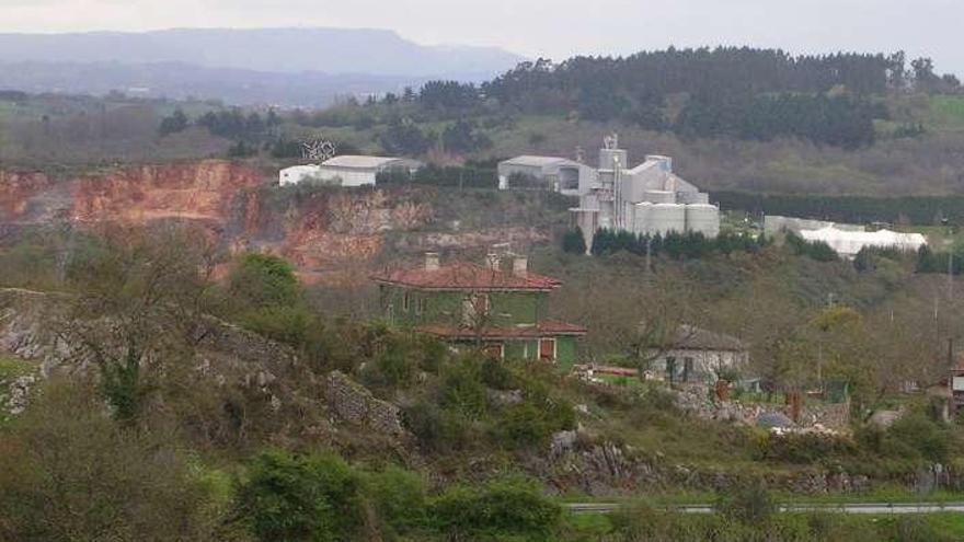 La calera de San Cucao, vista desde Las Regueras.