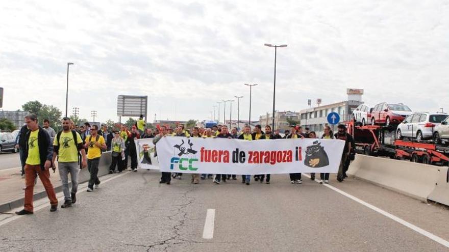 Los trabajadores siguen de forma masiva la huelga indefinida de FCC Parques y Jardines