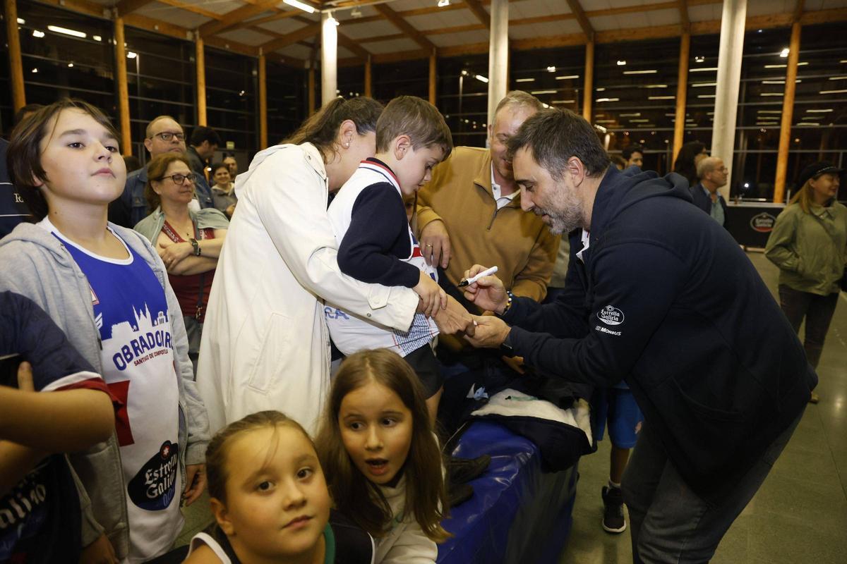 El Obradoiro 24-25 se presenta ante sus aficionados con el deseo de llevarlos a ACB