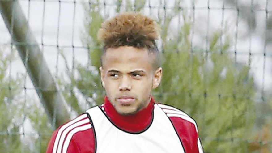 Theo Bondonga, durante el entrenamiento de ayer. // Marta G. Brea