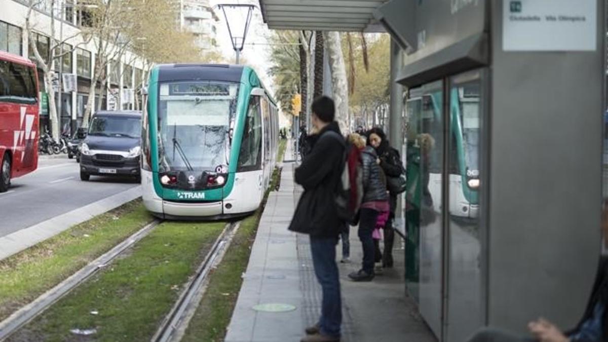 zentauroepp33277592 barcelona 22 03 2016  tranvia por la diagonal trambesos a la170314182223