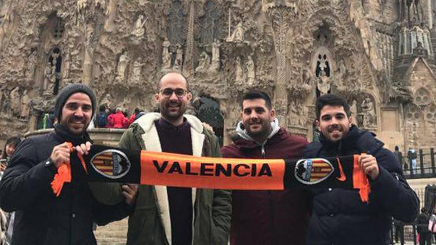 Prohíben a un valencianista que lleve la bufanda del Valencia CF en el Camp Nou