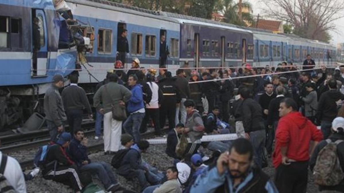 3 muertos y 155 heridos por un choque de trenes en Argentina