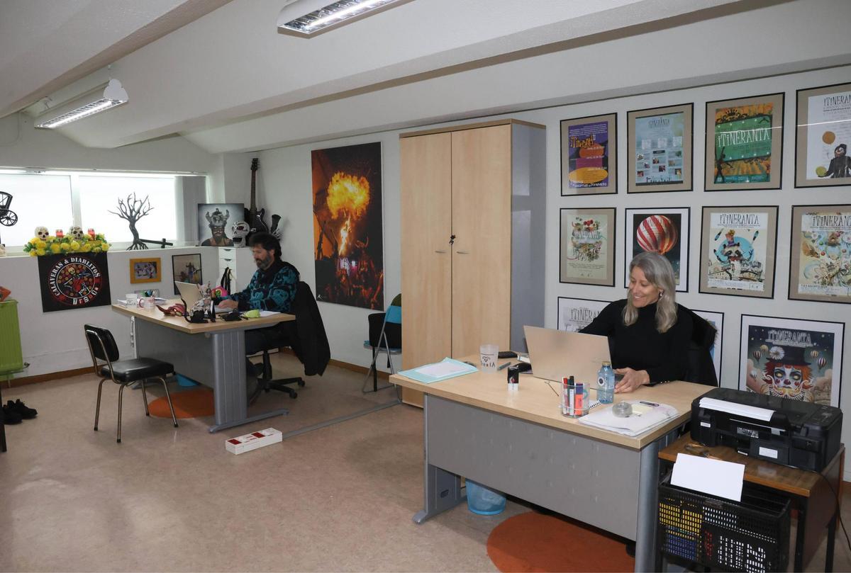 Las compañías de artes escénicas Troula y Barafunda se mudan a un «Ghalpón» cultural