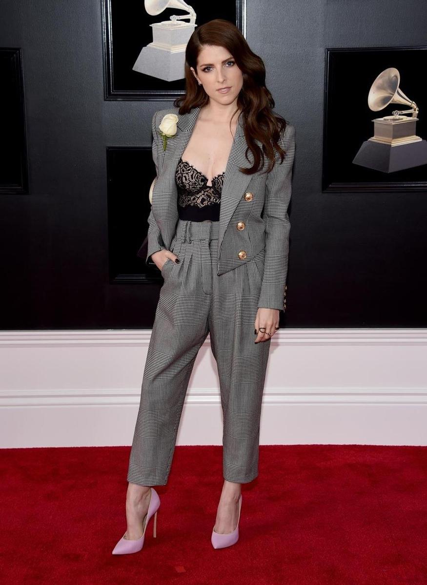 Anna Kendrick, 'arreglá pero informal' en los Grammy 2018