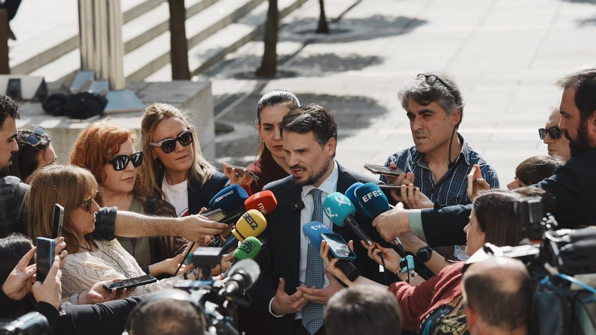 El PP y Vox avanzan la negociación en Extremadura, pero descartan