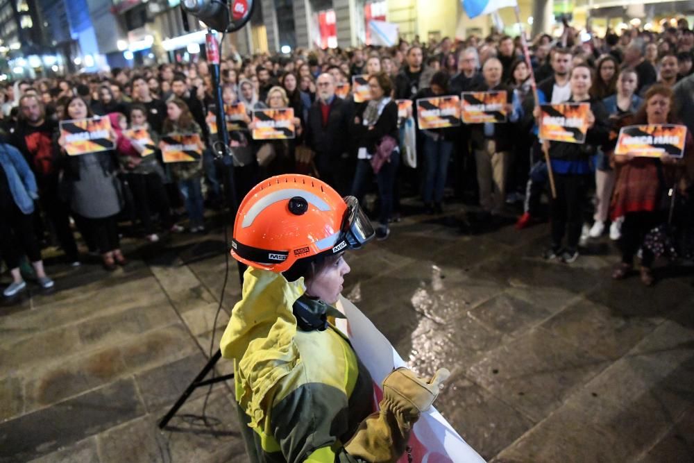 5.000 coruñeses claman "Lumes Nunca Máis"