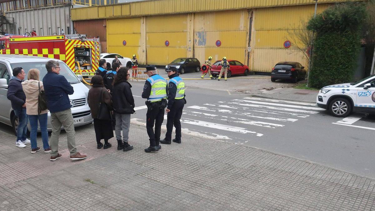 Efectivos policiales y de los Bomberos de Santiago en el lugar del suceso