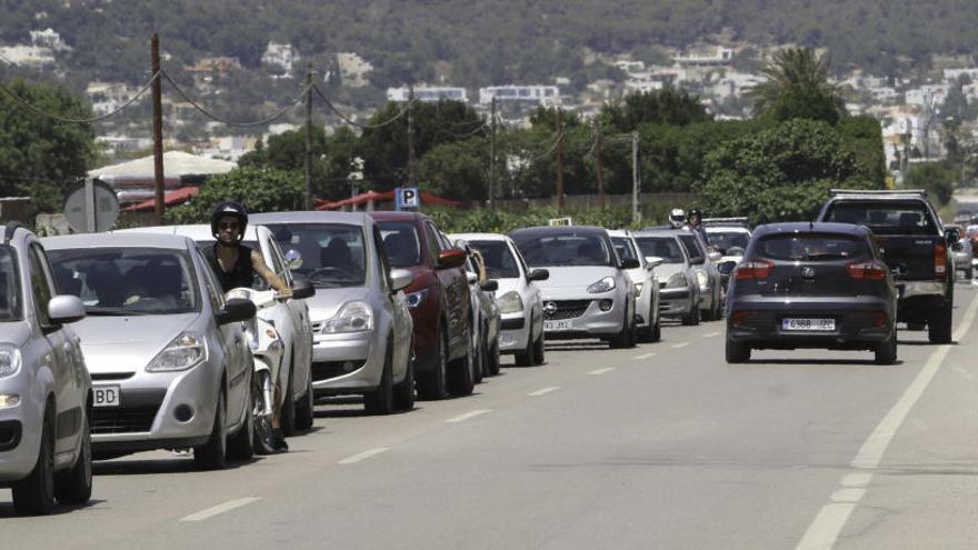 4.300 vehículos más cada año en Ibiza