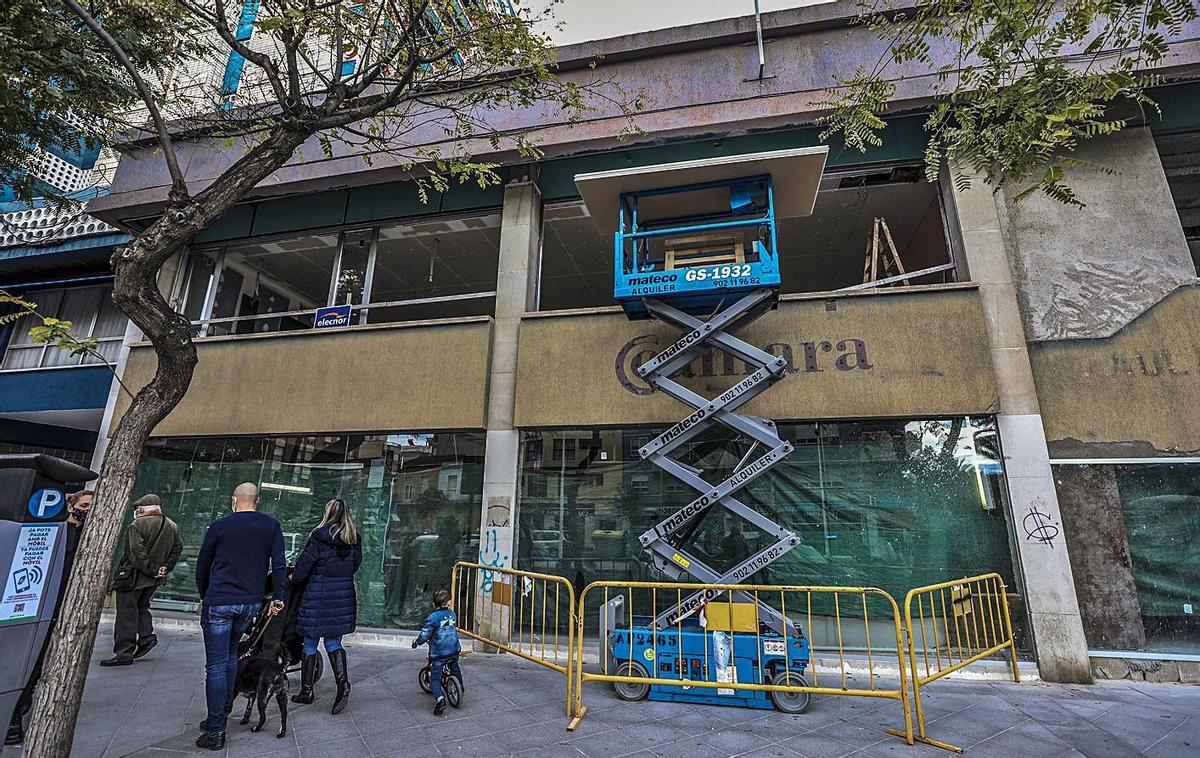 Fachada principal del nuevo espacio de Labora en la calle Mariano Benlliure. | ANTONIO AMORÓS