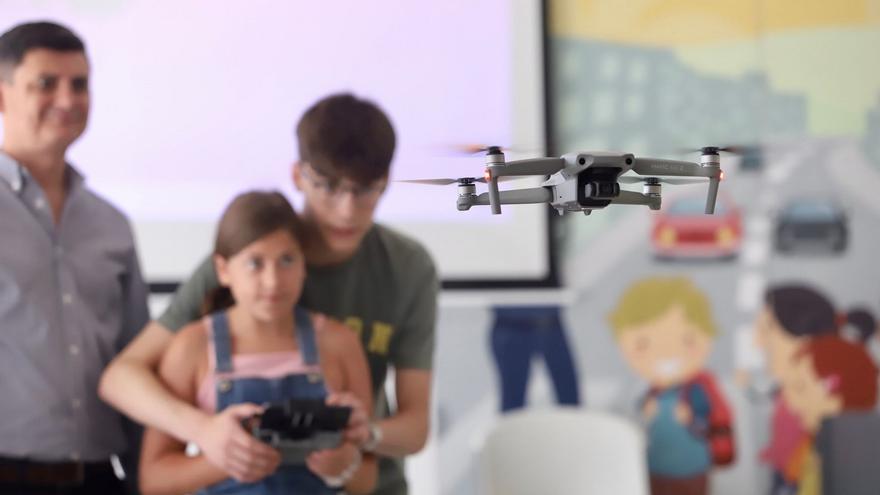 ¿Cómo aprender jugando a controlar un dron con solo nueve años?