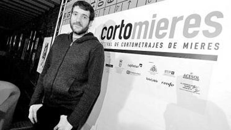 El director Kote Camacho, ganador del concurso «Cortomieres» 2011.