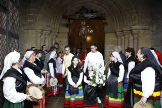 En imágenes: Así fueron las misas y procesiones suspendidas por la lluvia en Cenero y Jove