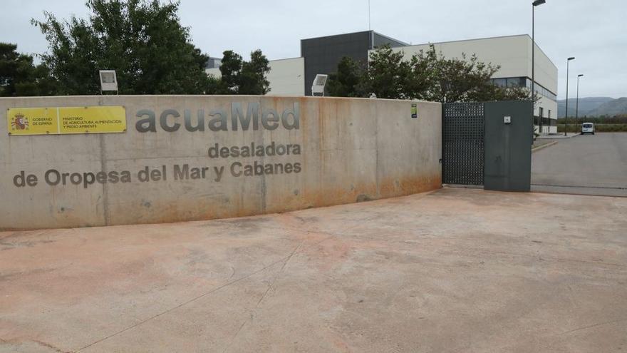 Torreblanca mueve ficha para recibir 7.500 litros de agua desalada