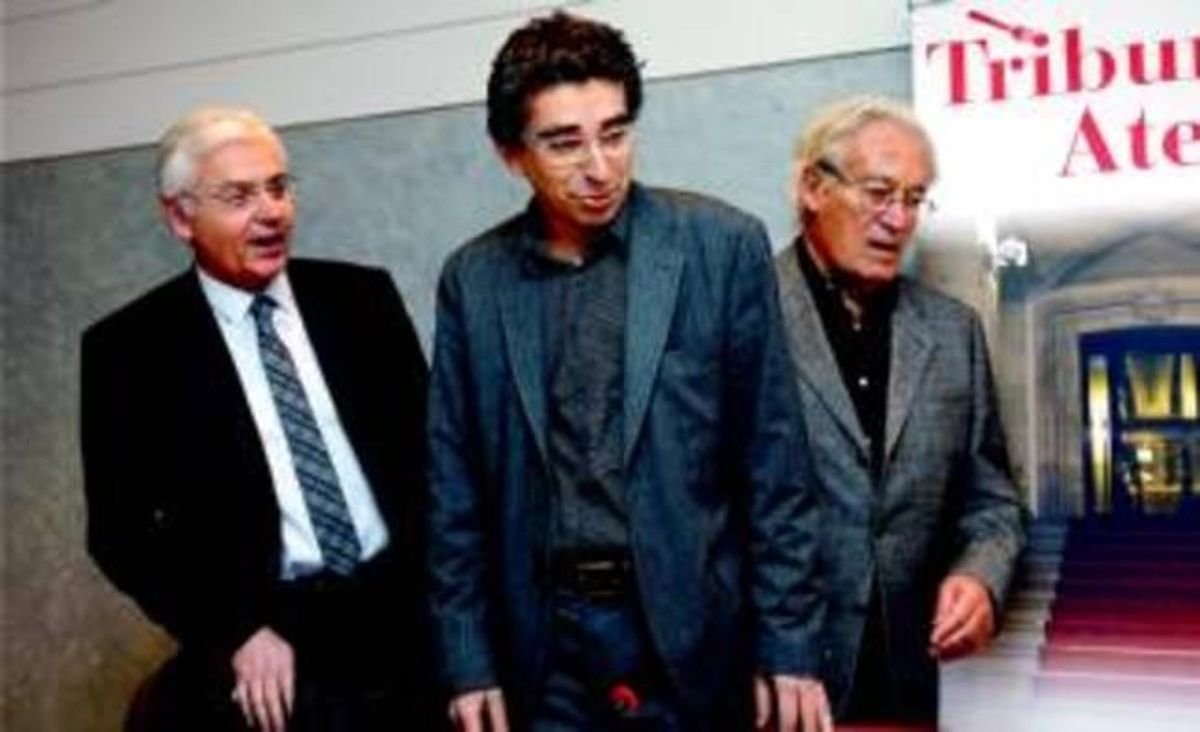 Jordi Martí (centre), entre Ferran Mascarell (esquerra) i Oriol Bohigas, president de l’Ateneu Barcelonès, ahir a Barcelona. Jordi Martí (centre), entre Ferran Mascarell (esquerra) i Oriol Bohigas, president de l’Ateneu Barcelonès, ahir a Barcelona.