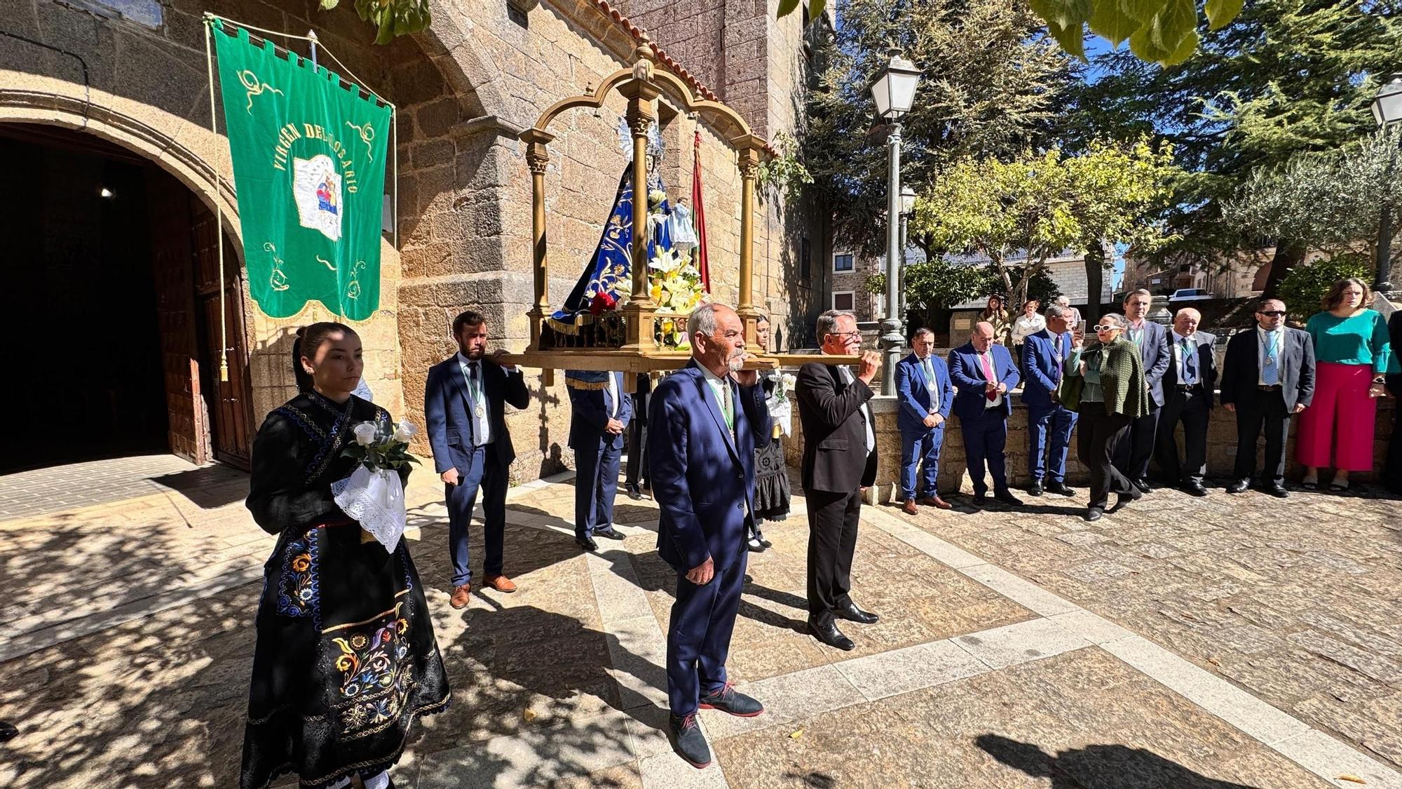 Villadepera honra a la Virgen del Rosario