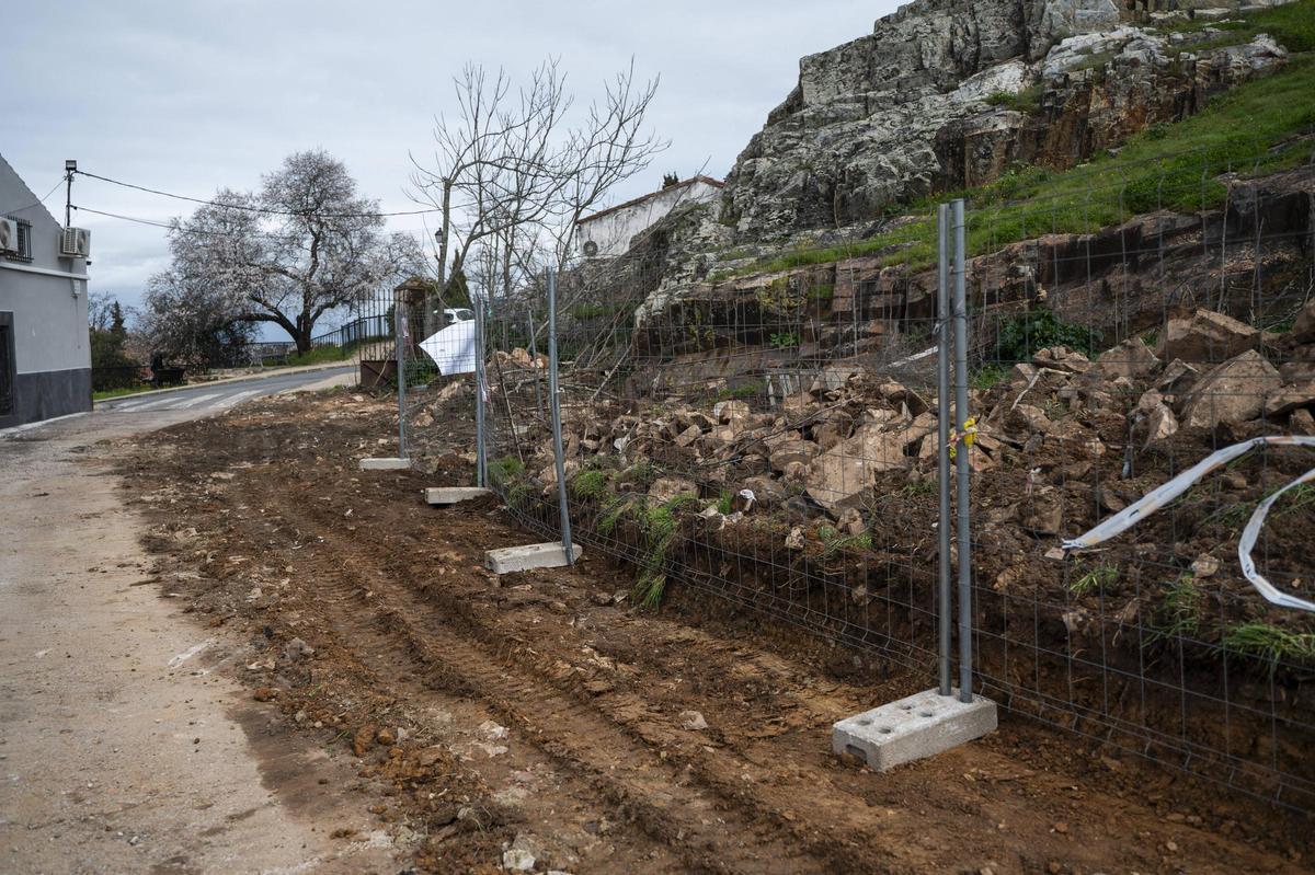 Galería | Comienzan los derribos en la calle Alto de Fuente Fría de Cáceres