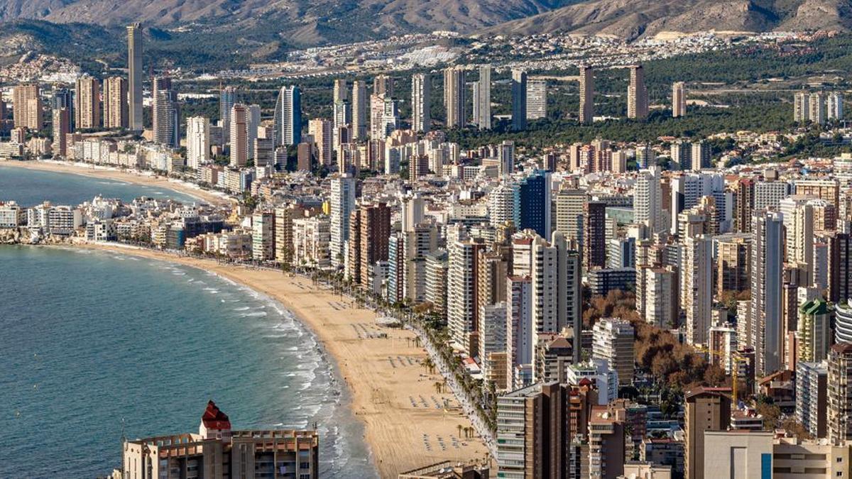 Panorámica de Benidorm, uno de los municipios con más viviendas de la provincia de Alicante.