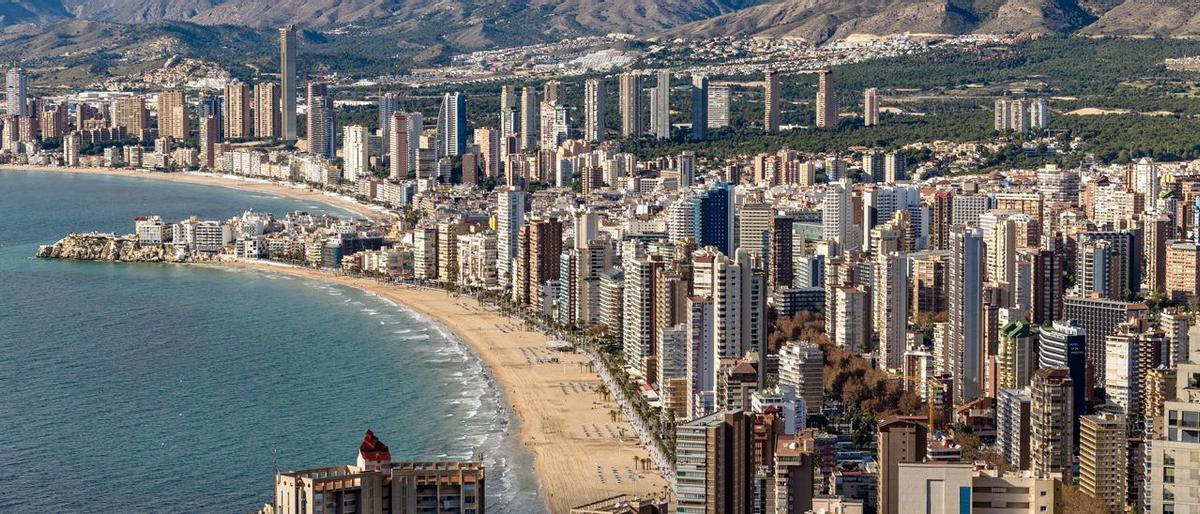 Panorámica de Benidorm, uno de los municipios con más viviendas de la provincia de Alicante.