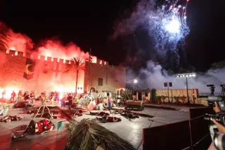 Las embajadas de la cruz y la media luna conquistan Elche