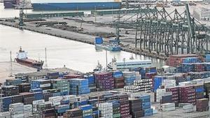 Contenidors a la zona franca del port de Barcelona.