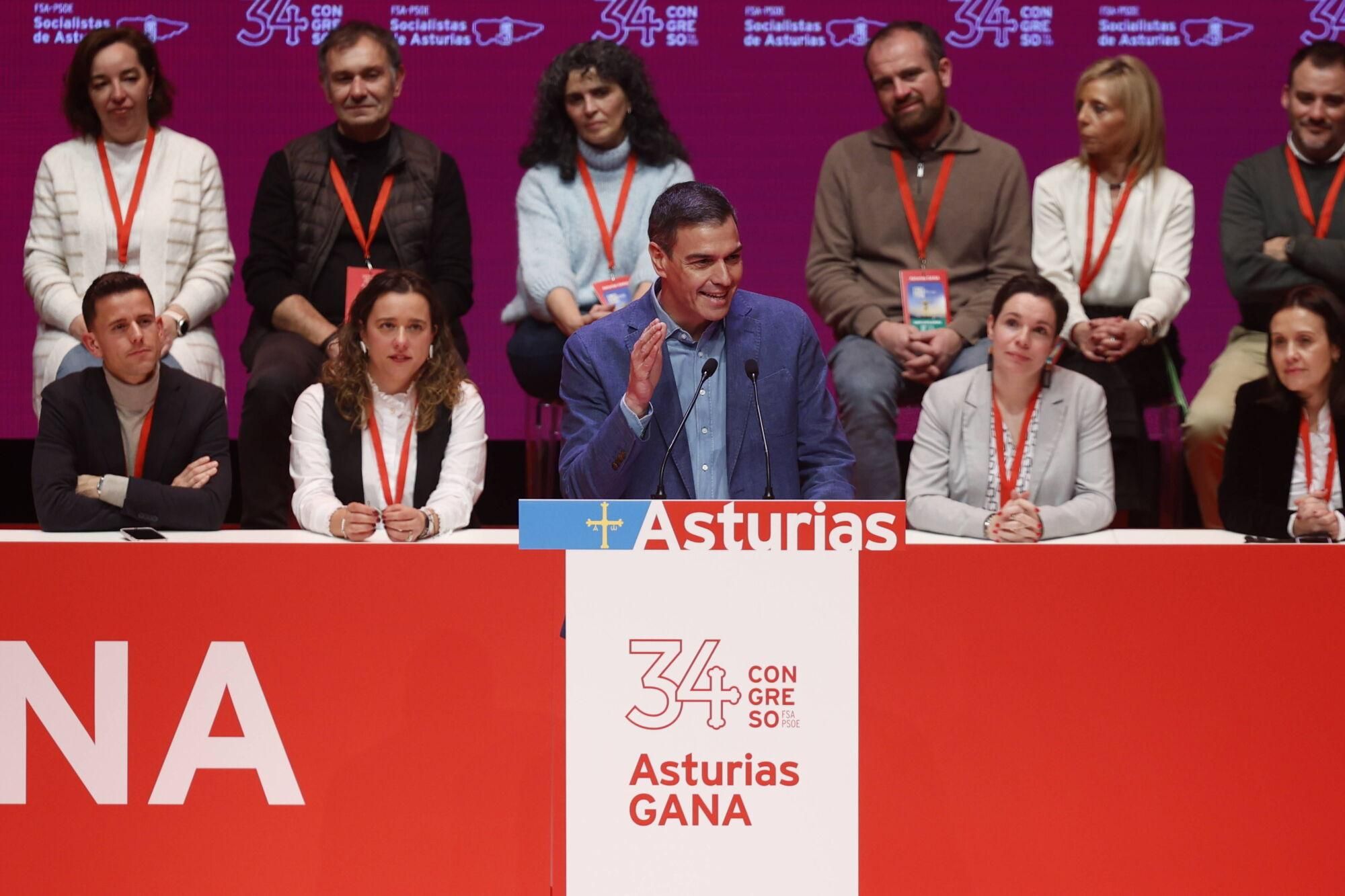 EN IMÁGENES: Pedro Sánchez y Adrián Barbón abren el congreso del PSOE asturiano