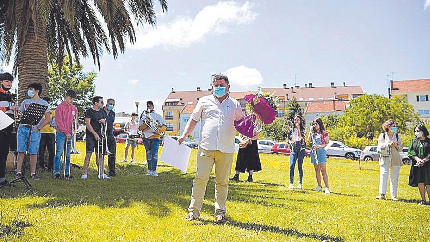 Uxío Grande sorprendido por el alumnado del centro.