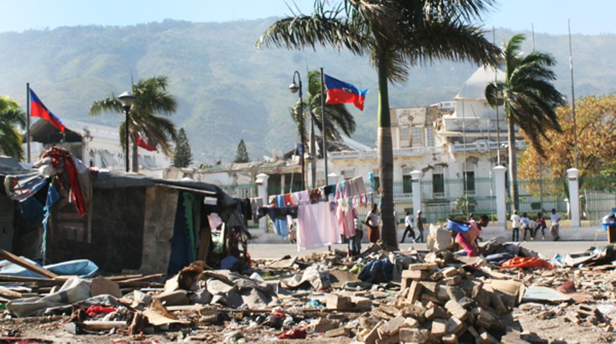 DOMINICAL visita les tasques de reconstrucció portades a terme per  la cooperació internacional, al devastat Haití.